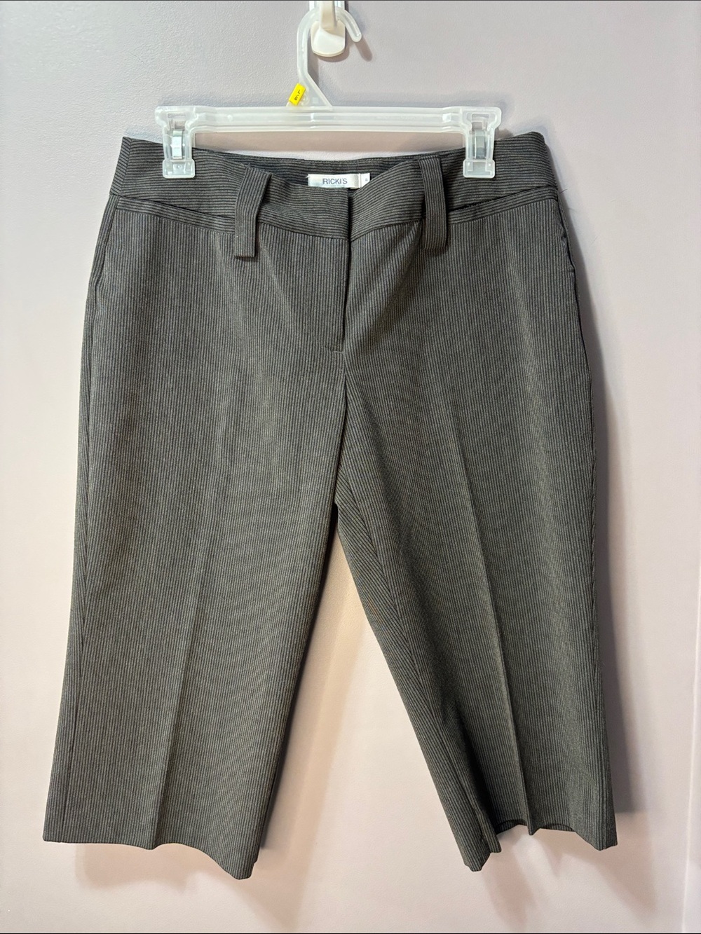 Ricki’s Charcoal Pinstripe Cropped Capri Trousers Size 6